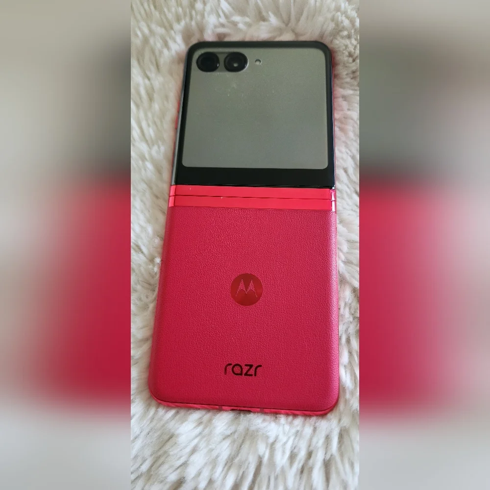 Motorola Razr Flip Phone in Red Unlocked You Can Use Any Carrier Any Country